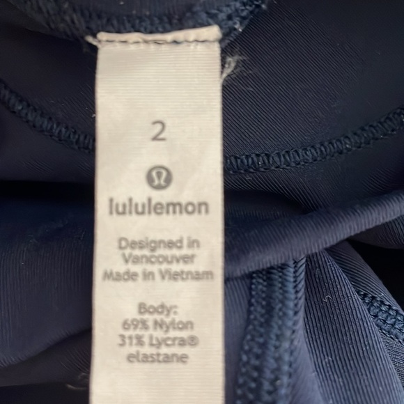 Lululemon 7/8 navy blue leggings. Worn once ! Size 2 - Picture 5 of 5
